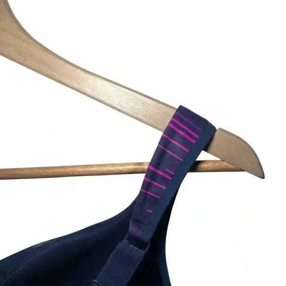 Women's Brooks Convertible Sports Bra Matrix Navy Print - Picture 10 of 16